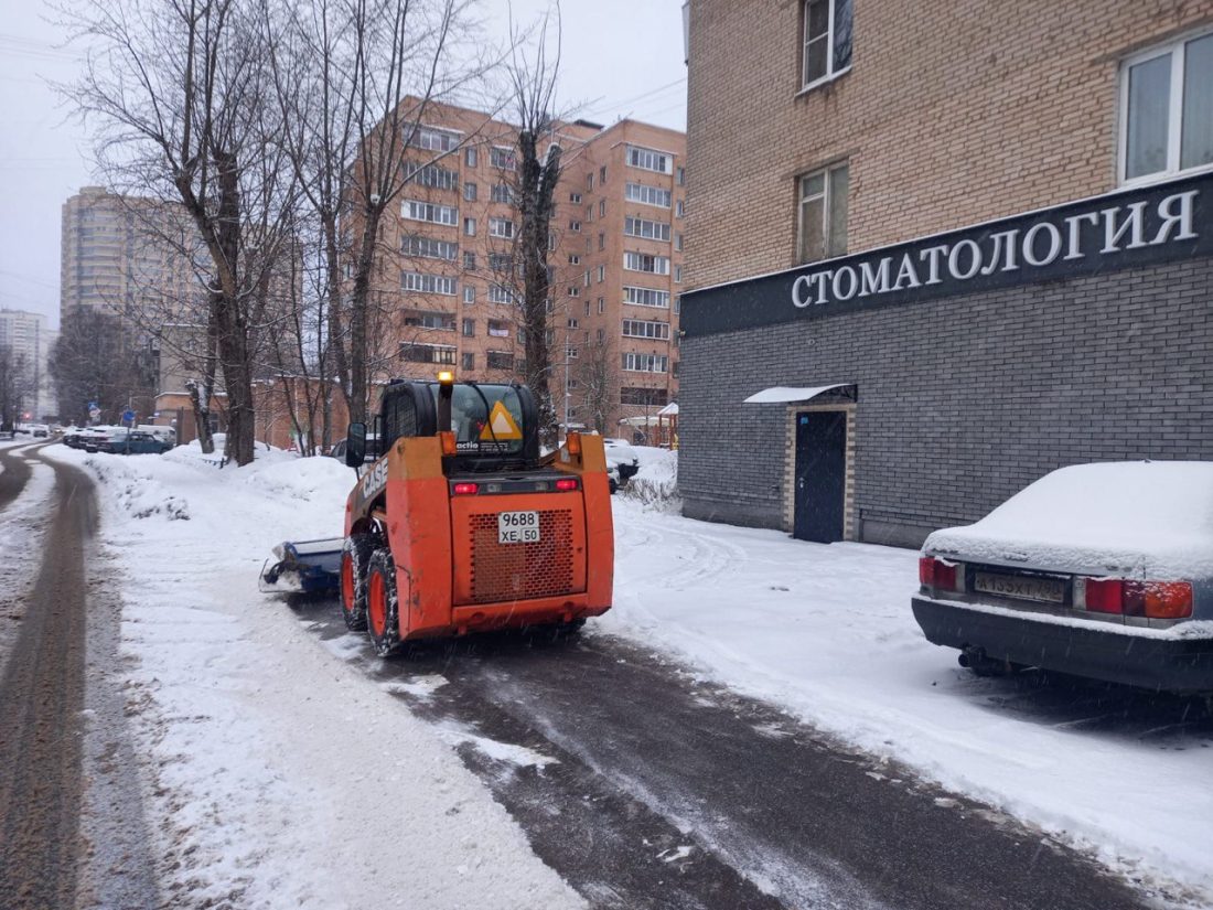 В Долгопрудном продолжается плановая уборка снега - Официальный сайт  администрации города Долгопрудный